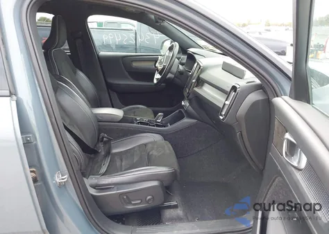 2021 Volvo Xc40 T5 R-Design z USA, uszkodzony, nr VIN YV4162UM7M2446598